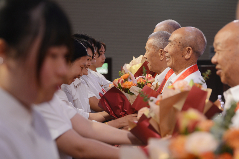 1625132250864023196.jpg 9献花.jpg